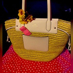 Perfect for a mom on the go or a day at the beach!